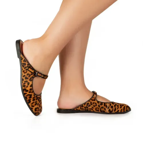 Mule Tanara em Couro Animal Print