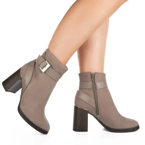 Bota Tanara  de Cano Curto Cinza