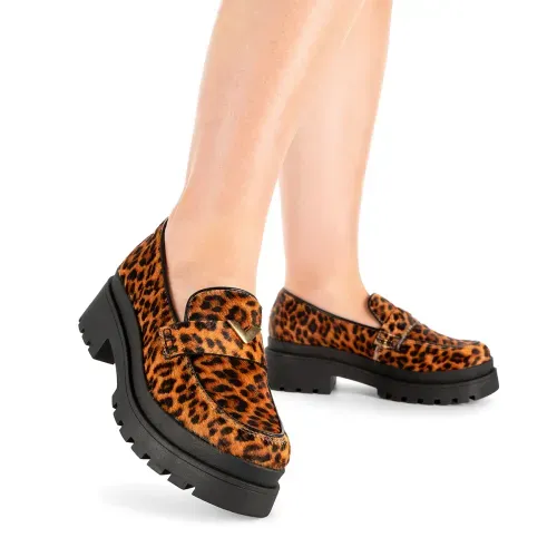 Sapato Tanara Loafer em Couro Animal Print