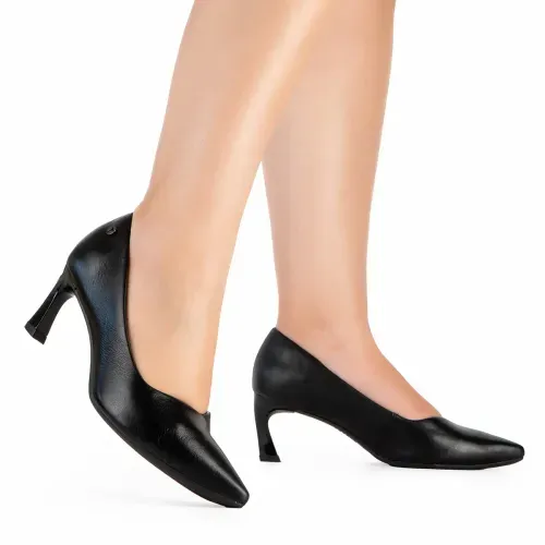 Scarpin Tanara em Couro Preto
