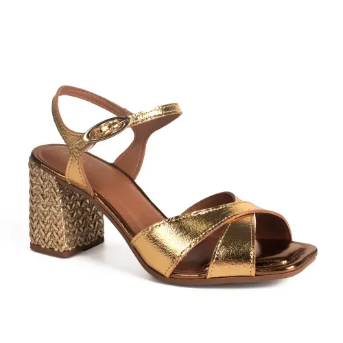 Sandália Tanara de Salto Bloco em Couro Metalizada