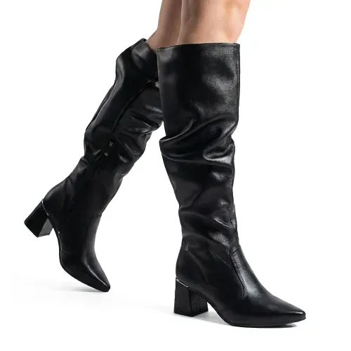 Bota Tanara em Couro de Cano Longo Preta